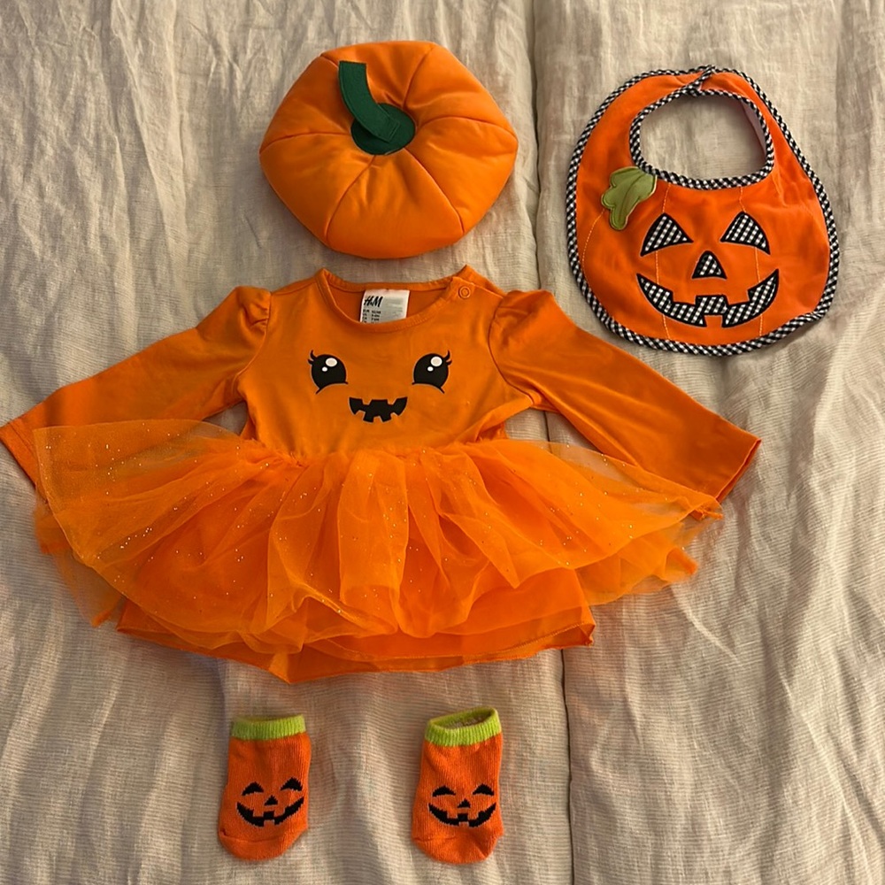 Baby pumpkin outfit